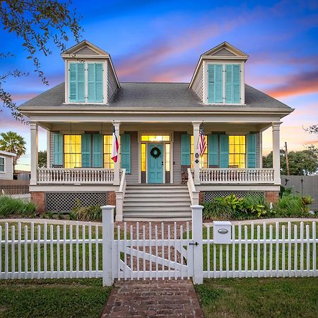 Historic 1871 Coastal Breeze With Heated Pool - Restoring Galveston Βίλα Εξωτερικό φωτογραφία
