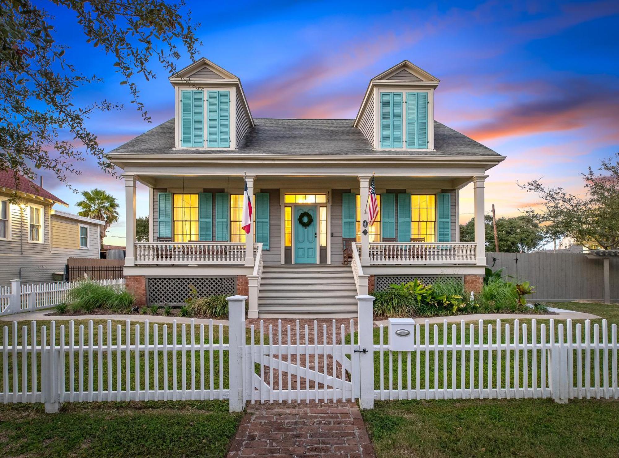 Historic 1871 Coastal Breeze With Heated Pool - Restoring Galveston Βίλα Εξωτερικό φωτογραφία